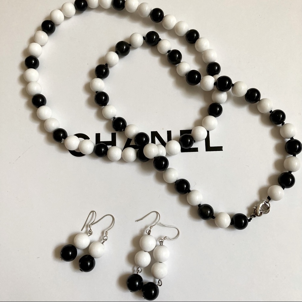 Glass beaded necklace，bracelet & earrings